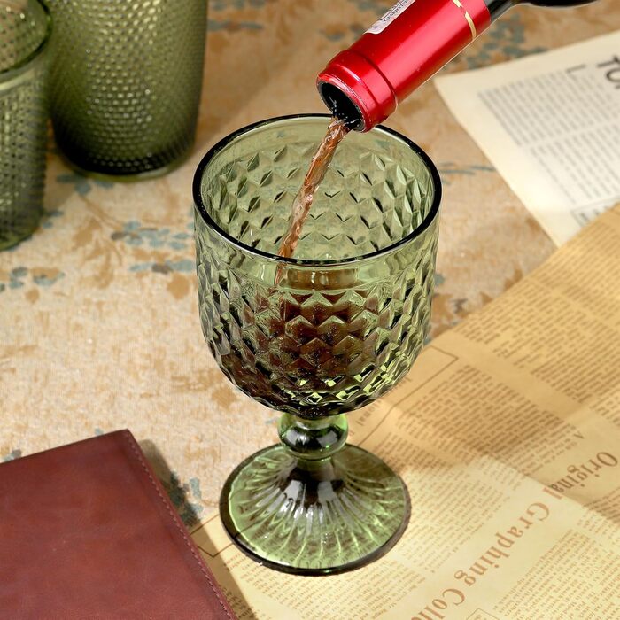 Joeyan 350ml Green Vintage Wine Glasses with Diamond Embossed Design, Colorful Goblet Glasses Wine Cup Set for Wine Juice Drinks, Set of 4 Retro Glasses with Stem, Dishwasher Safe