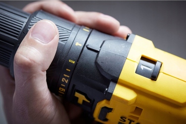 Ударний дриль-шурупокрут Stanley FatMax 18V SFMCD711D2K (2x2,0 Агч) у кейсі