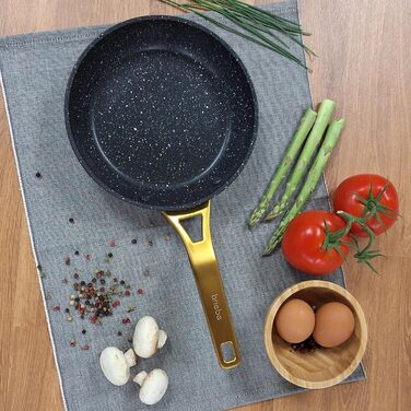 Набір сковорідок Briebe Gold Titanium Set (3 шт.) з титановою поверхнею, антипригарне покриття, для індукційних плит, діаметр 18-20-24 см, коване алюміній, без PFOA, професійні ручки з нержавіючої сталі, сумісний з газовими та склокерамічними плитами