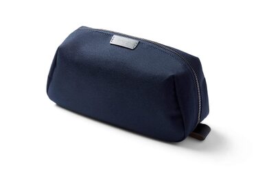 Чоловіча косметичка Bellroy Kulturbeutel Plus Navy - стильна та зручна сумка для подорожей