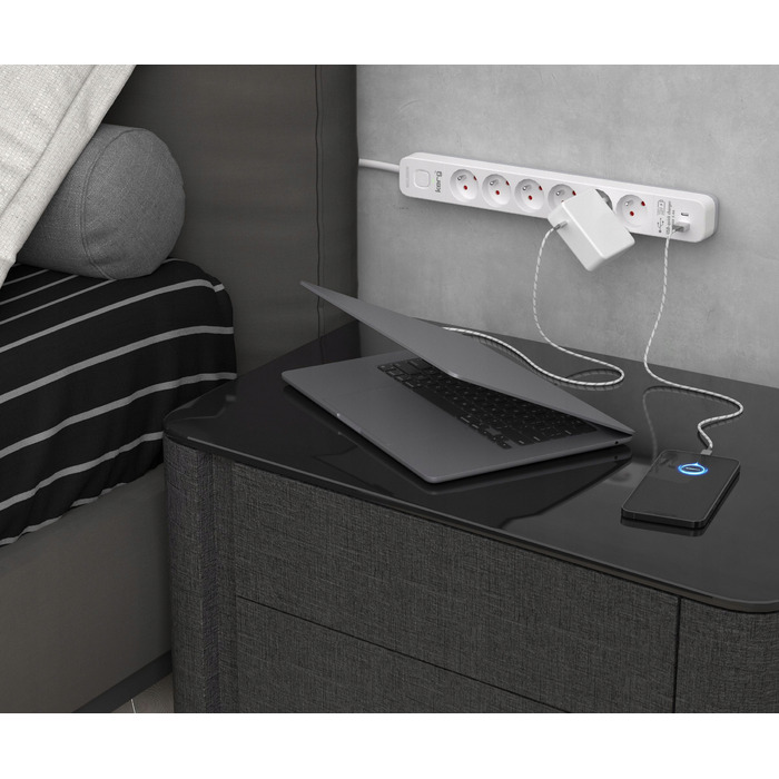 Мережевий фільтр KERG M02601: 6 розеток, 1.5 м, 16 А, USB-C та USB-A