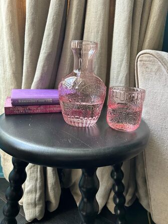 Vintage Glass Carafe with Lid & Matching Drinking Glass – 750 ml Capacity – Elegant Glass Jug for Water, Juice, or Wine – Stylish Home Decor for Kitchen or Dining Room (Pink)