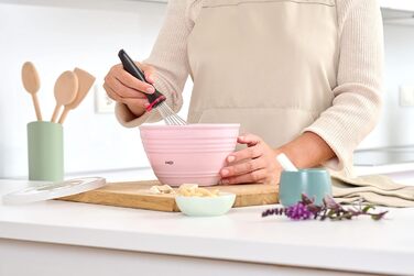 Emsa Prep&Bake 3-Piece Plastic Mixing Bowl Set, 1.7 + 2.75 + 4.15 L with Preserving Lid, Non-Slip Base, Perfect Stability While Mixing, Dishwasher Safe, Stackable Bowl Set K325S3
