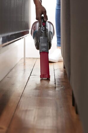 Ручний акумуляторний пилосос BLACK+DECKER BHHV315J Lithium Dustbuster Titanium/Red 12V, 500 мл, циклонна технологія, безмішковий, з насадкою для щілин