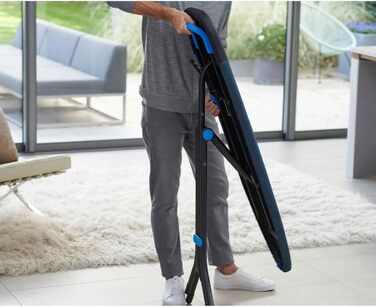 Гладильна дошка Joseph Joseph Glide Plus з регульованими ніжками, інтегрованою підставкою для праски та поглинаючим чохлом, 130 x 38 см, чорно-синя