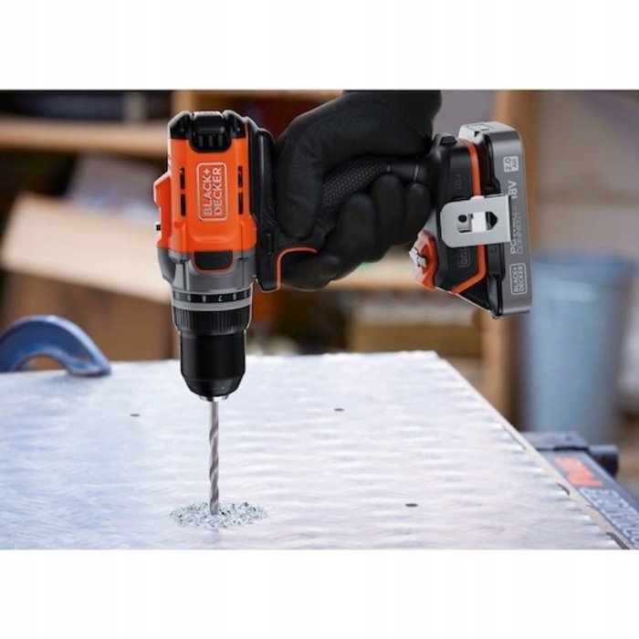 Акумуляторний шурупокрут Black+Decker 18V BCD382D1XC