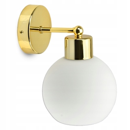 Настінний світильник-бра золотого кольору з білим матовим скляним плафоном-кулею