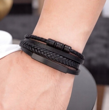 Чоловічий шкіряний браслет Lecerto, чорний, регульований (22 см) з гравіюванням