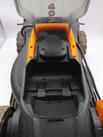 Акумуляторна газонокосарка WORX WG779E.1 40V, чорно-помаранчева
