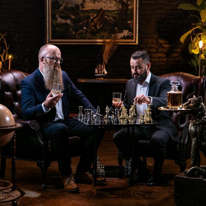 Набір віскі WHISISKEY: карафа, 2 келихи, 4 камені для охолодження - ідеальний подарунок для чоловіка