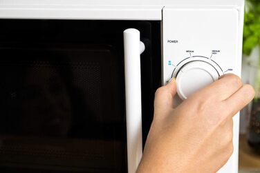 Мікрохвильова піч Cecotec Pro Clean 3110 з кварцовим грилем 800 Вт, об'єм 20 л, біла