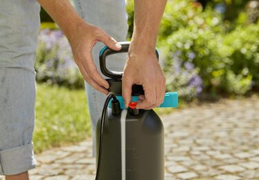 Обприскувач садовий Gardena Comfort 5 л з насосом, наплічним ременем, запобіжним клапаном і фіксацією ручки для рослин