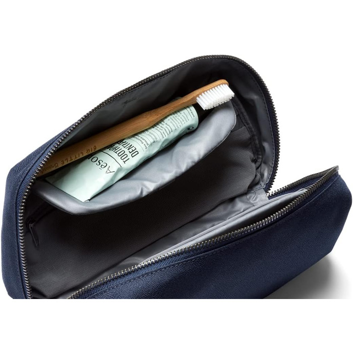 Чоловіча косметичка Bellroy Kulturbeutel Plus Navy - стильна та зручна сумка для подорожей