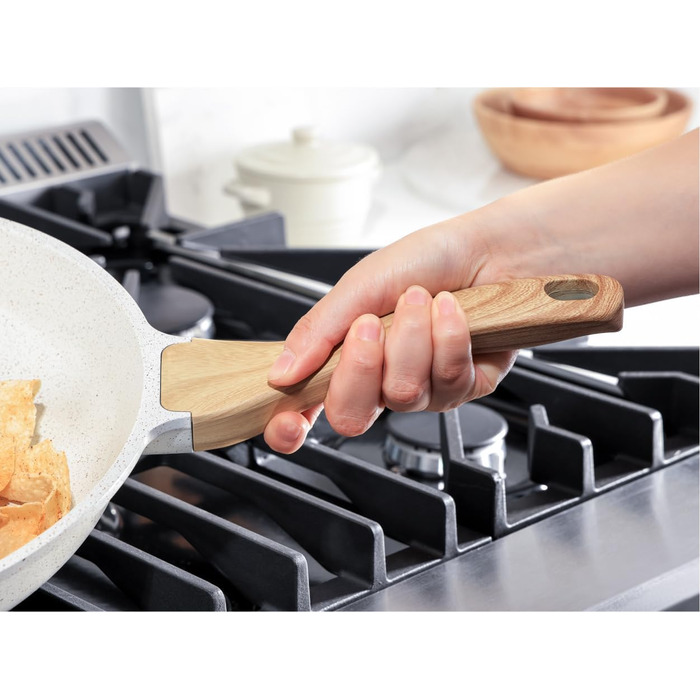 Сковорода SENSARTE 28 см з антипригарним покриттям, швейцарське гранітне покриття, для приготування омлетів, сумісна з газовою та індукційною плитами, без PFOA/PTFE/PFAS, білий колір