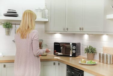 Мікрохвильова піч Russell Hobbs RHMM701B 17L, 700W, чорна, ручне керування, 5 рівнів потужності, таймер, функція розморожування, легке очищення