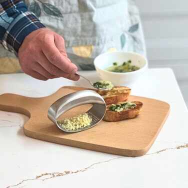 Прес для часнику CLOVE з подрібнювачем та скребком, нержавіюча сталь 18/10, ручна, для кухні