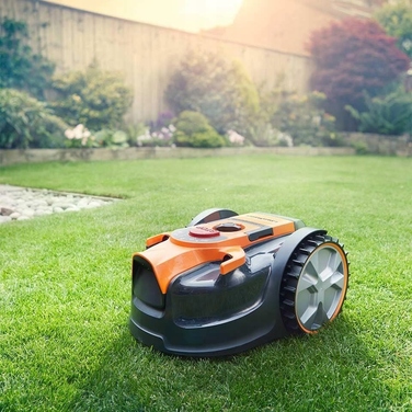 Робот-газонокосарка LawnMaster VBRM16 OcuMow для площі до 100 м², бездротовий та ефективний
