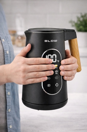 Електричний чайник Blow чорний, 2500 Вт, 1,7 л, з регулюванням температури