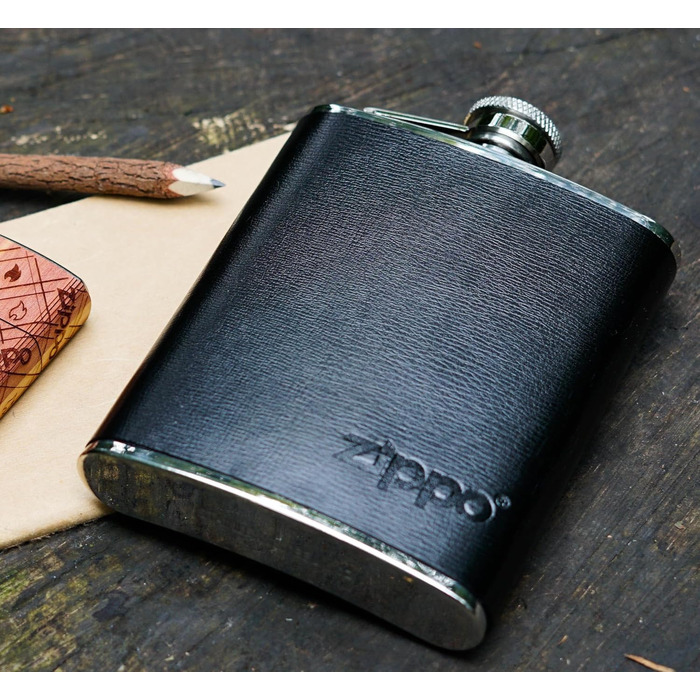 Фляга Zippo з нержавіючої сталі в шкіряному чохлі, 177 мл, колір мокко — ідеальна для походів та активного відпочинку