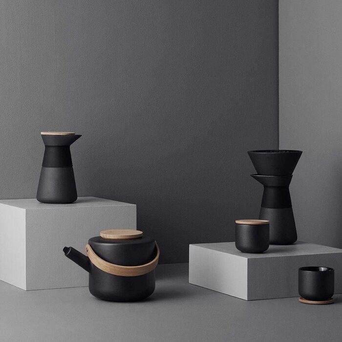 Stelton Teacup Theo - Drinking cup for tea, coffee & hot chocolate - stoneware, cast iron exterior, glazed interior - lid made of sustainable bamboo wood - Black & Brown, 0.2 Liter Teacup Black