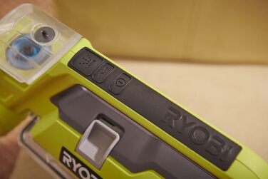 RYOBI 18V ONE+ Акумуляторний Текстильний Очищувач Pro: Потужне Видалення Плям, 2-в-1 Мийна Щітка, Dual-Tank, для Дому та Автомобіля (RDC18-0)