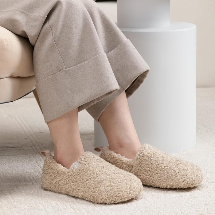 Жіночі домашні тапочки RockDove Puff-Ease з штучного хутра, закритий задок, 38 EU, бежеві