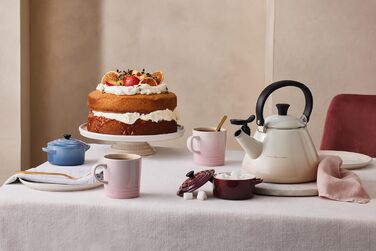 Le Creuset Kone Kettle with Whistle, Enameled Steel, 1.6 L, Meringue, 40101027160000