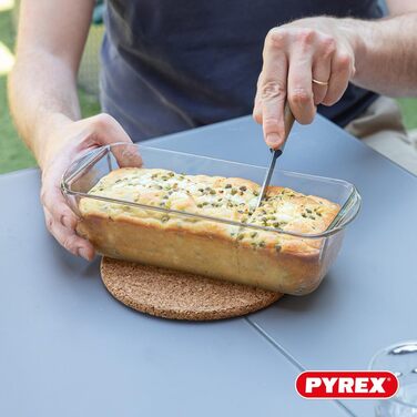 Pyrex 3-Piece Baking Set – 1 x 0.5 L Measuring Cup + 1 x 2 L Mixing Bowl + Cake Pan – Borosilicate Glass – Scratch-Resistant