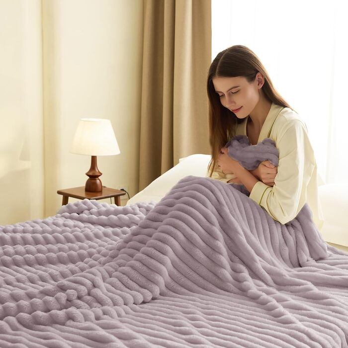 М'яка ковдра WAVVE: тепла флісова ковдра для дивана та декору інтер'єру, 150x200 см, фіолетовий