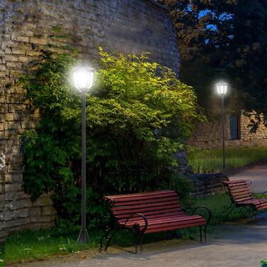 Сонячне освітлення для саду Outsunny – LED ліхтар для саду та тераси, 30/60 люмен, пластик, чорний, Ø26,5 x H177 см. Ідеально підходить для саду та тераси.