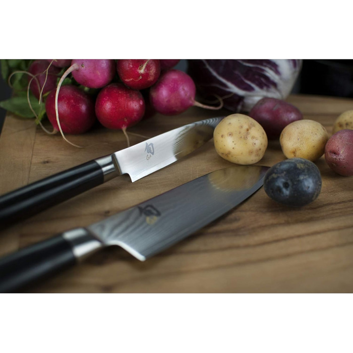 Японський кухонний ніж KAI Shun Classic Santoku 14 см, дамаск, 32 шари, VG-MAX, 61 HRC, пакка, Японія