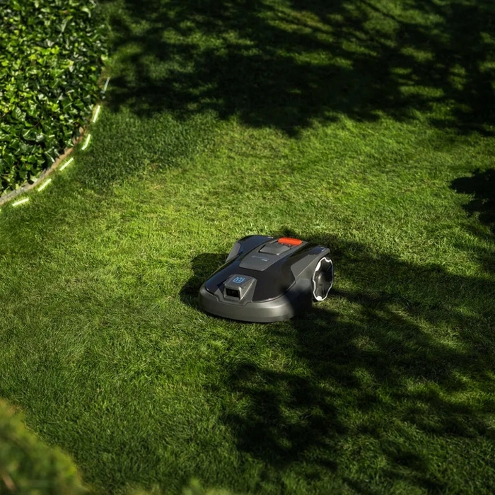 Робот-газонокосарка Husqvarna Automower 308V з AI для площ до 800 м²