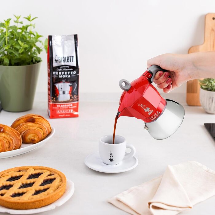 Bialetti - Moka Induction, Moka Pot, Suitable for All Cooktops, 4 Cups Espresso (150ml), Red 4 Cups New Moka Induction Red