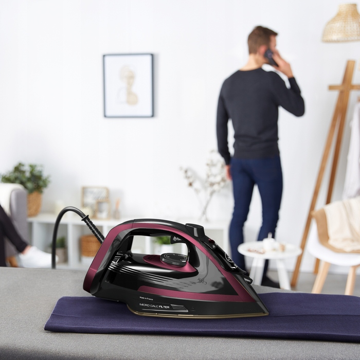 Парова праска Tefal Puregliss FV8065 3000 Вт, 280 г/хв, керамічна підошва, система anti-drip