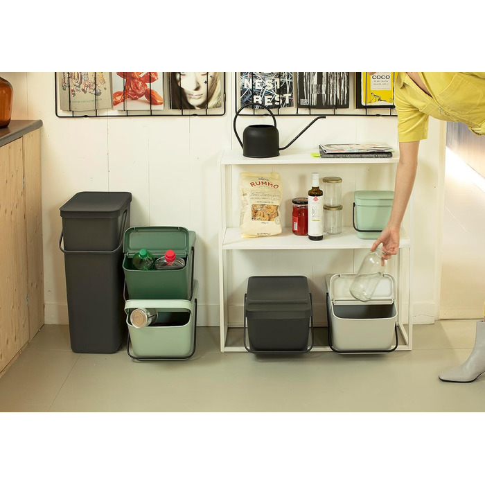 Сміттєвий кошик Brabantia Sort & Go з кришкою, 20 л, сірий — компактний контейнер для сортування відходів та тари