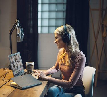 Мікрофон конденсаторний AKG Ara USB-C, для подкастів, відео, геймінгу та стрімінгу, синьо-срібний