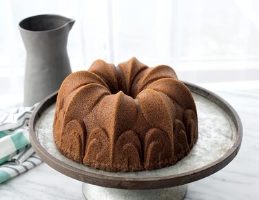 Nordic Ware 53237 Cake Pan, Aluminum (Color Assorted)