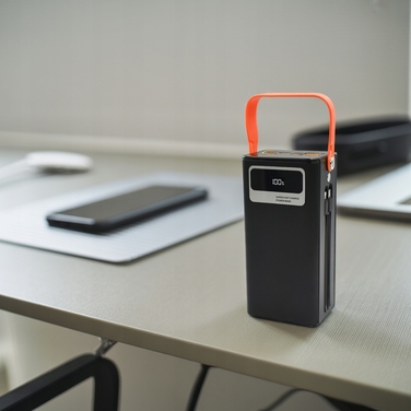 Потужний павербанк FUMO 50000mAh з вбудованими кабелями, швидка зарядка 4xUSB, USB-C, LCD-дисплей, PD, QC