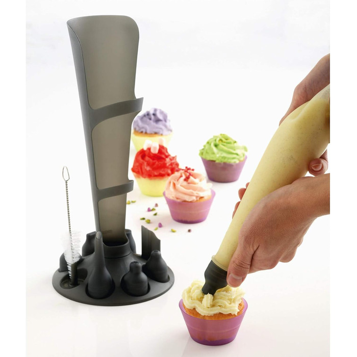 Mastrad F38201 Piping Bag Set - Piping Tips Pastry Press for Macarons and other piped pastries - Decorating bottle for filling choux pastry and decorating muffins, cupcakes, cakes, tortes, etc.