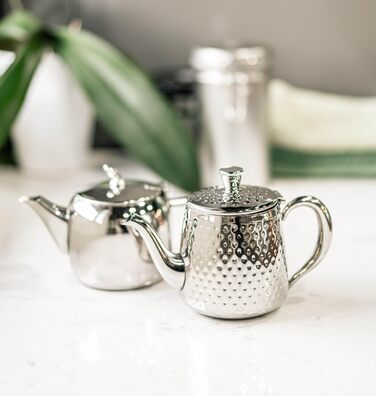 Café Olé Sandringham Teapot with Hammered Finish made from high-quality 18/10 stainless steel and surface – 0.5L, drip-free pouring, hollow handles (18oz, high-gloss polish)