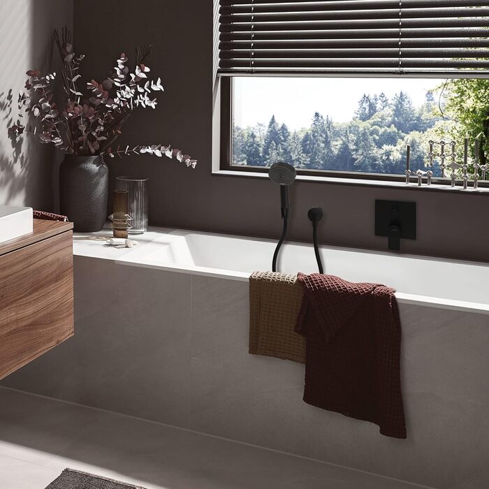 hansgrohe Pulsify Select S - Shower Set with Showerhead (3 spray patterns including PowderRain), Shower Hose (1.25 m) and Showerhead Holder, Matte Black, 24302670