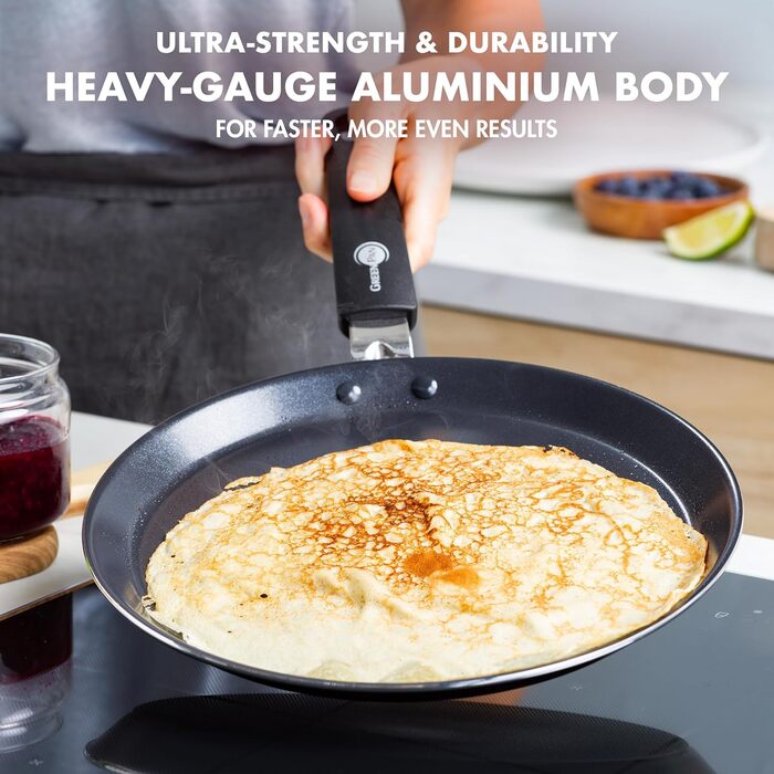 Млинцева пательня GreenPan Essentials 28 см, керамічне антипригарне покриття, без PFAS, для індукції, духовки до 160°C, можна мити в посудомийній машині, чорна