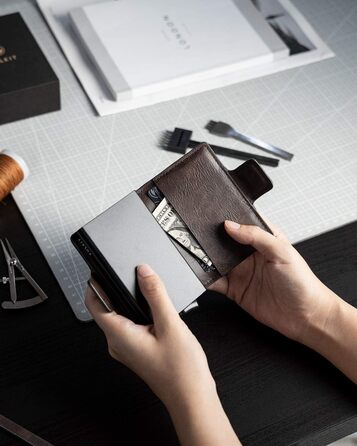 Чоловіче шкіряне картхолдер VULKIT з RFID захистом для карток та грошей (Espresso)