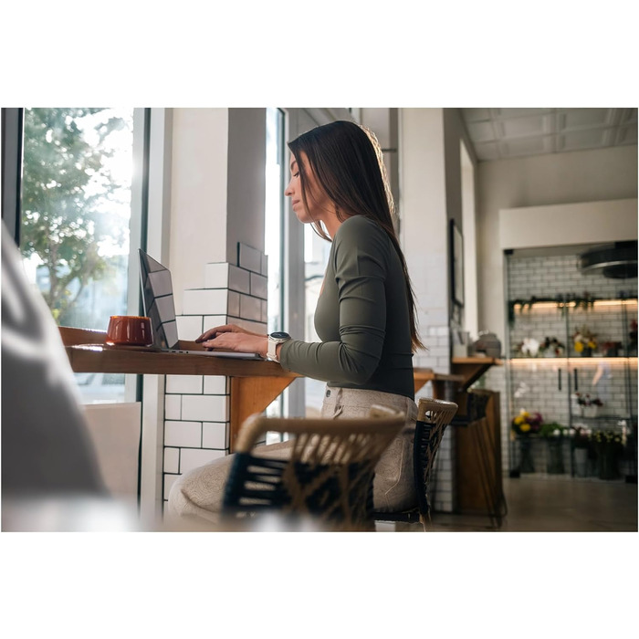 Розумний годинник Garmin vívoactive 6 42mm - фітнес-трекер з AMOLED-дисплеєм, до 11 днів роботи від акумулятора, 80+ спортивних функцій, моніторинг здоров'я, сповіщення та Garmin Pay (чорний/сірий)