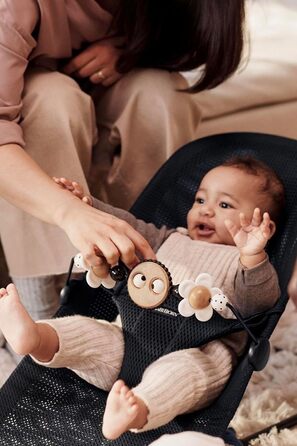 Іграшка BabyBjörn для шезлонга, Веселі Очі, чорна-біла