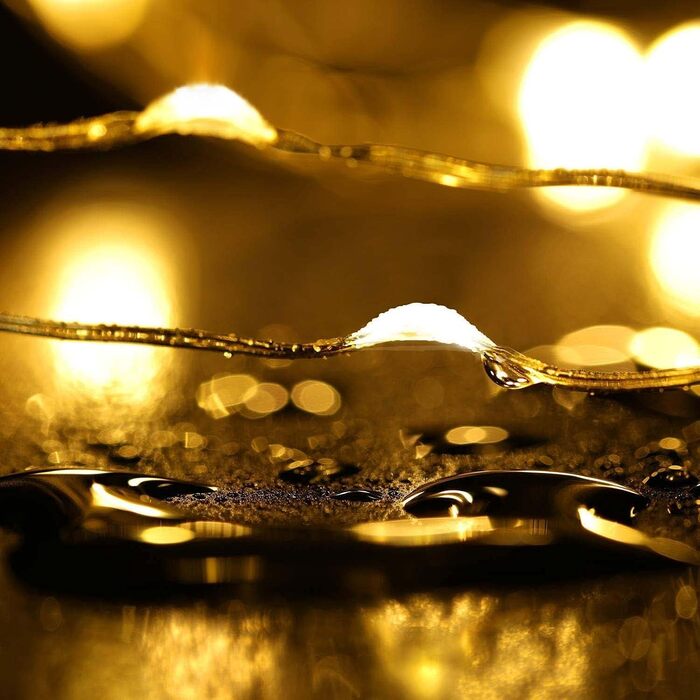 Льо́нточна світлодіодна гірлянда Gresonic 200/300 LED, струможиви́вна, для внутрішнього та зовнішнього використання, тепле біле світло