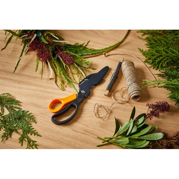 Універсальні ножиці Fiskars Cuts + More з титановим покриттям та заточувачем, розбірні леза, 23 см, чорно-помаранчеві, 1000809