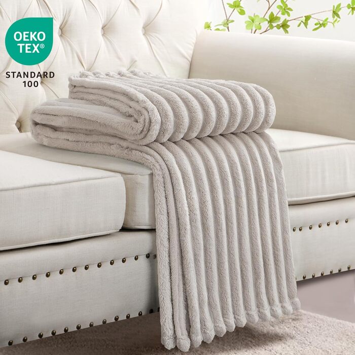 Плед RUIKASI фланелевий бежевий 150x200 см - теплий та м'який плед для дому, дивана, вітальні, декору, ковдра