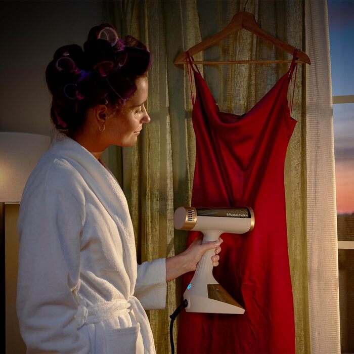 Відпарювач Russell Hobbs VacuSteam Pro: відпарювання та прасування з технологією всмоктування, керамічна підошва, 200 мл резервуар, 3 рівні потужності, для всіх тканин