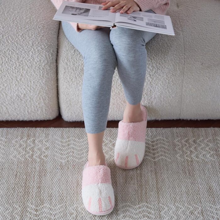 Теплі плюшеві тапочки для дому з принтом лап собак - жіночі та чоловічі, рожеві, 38/39 EU